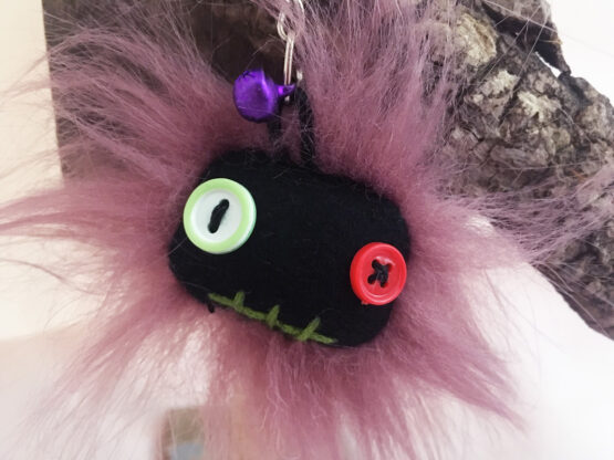 Porte clés mini monstre mauve – Image 2