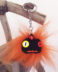 Porte clés mini monstre orange poils longs