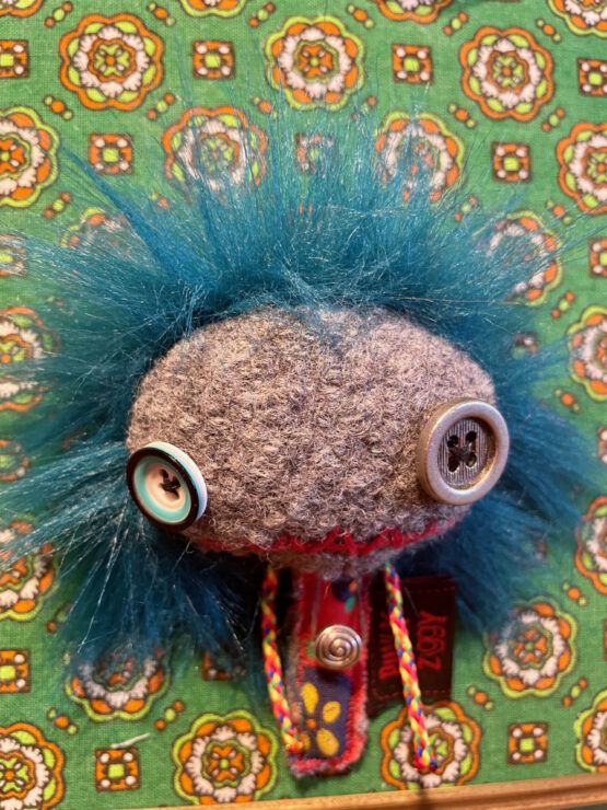 Tableau textile monstre punkette hippie vintage – Image 3