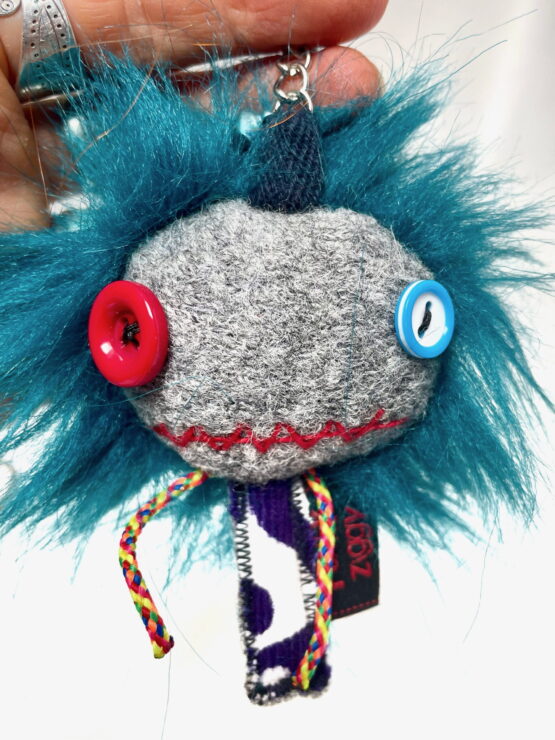 Porte clés punkette cheveux bleus – Image 2