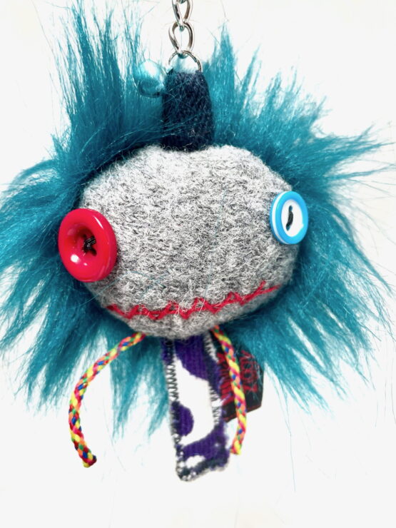 Porte clés punkette cheveux bleus – Image 3