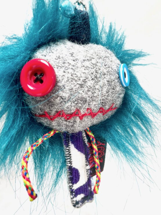 Porte clés punkette cheveux bleus – Image 4