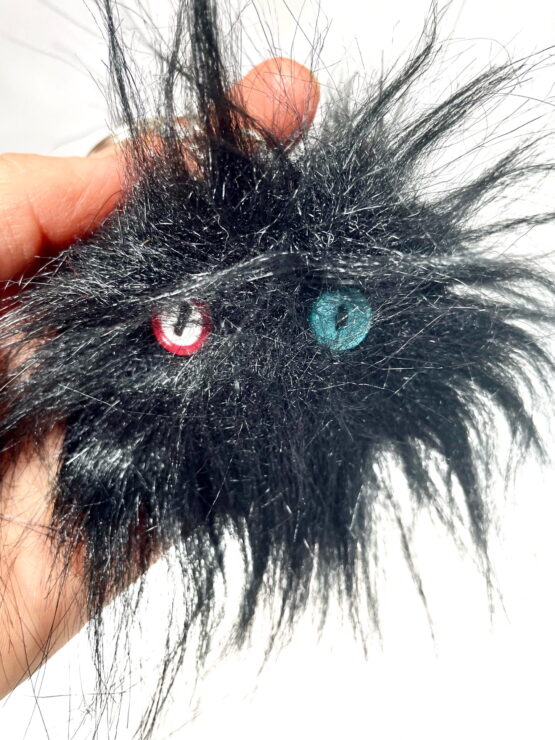 Porte clés mini monstre noir Nyx – Image 5