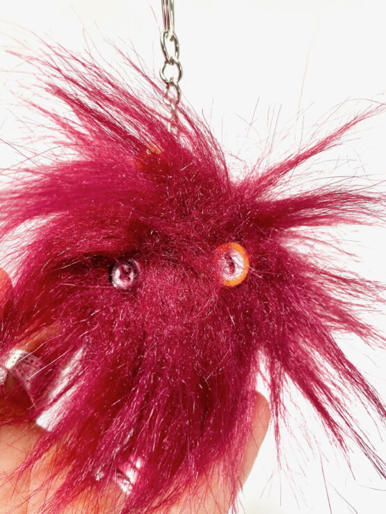 Porte clés mini monstre bordeaux Nyx – Image 2