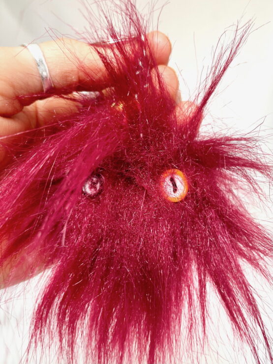 Porte clés mini monstre bordeaux Nyx