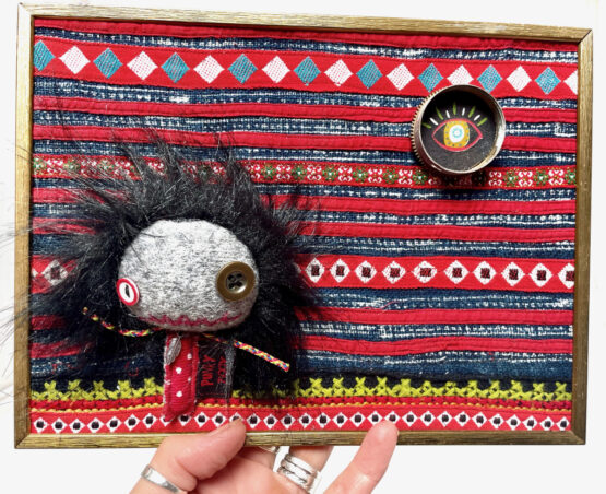 Tableau textile monstre punkette protectrice