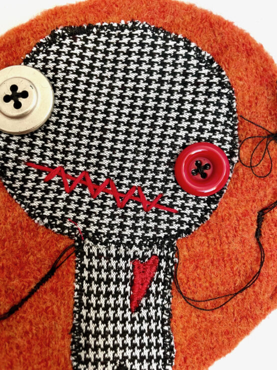 Patch monstre coeur brodé orange – Image 2