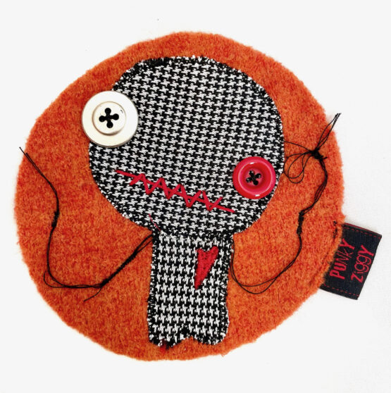 Patch monstre coeur brodé orange – Image 4