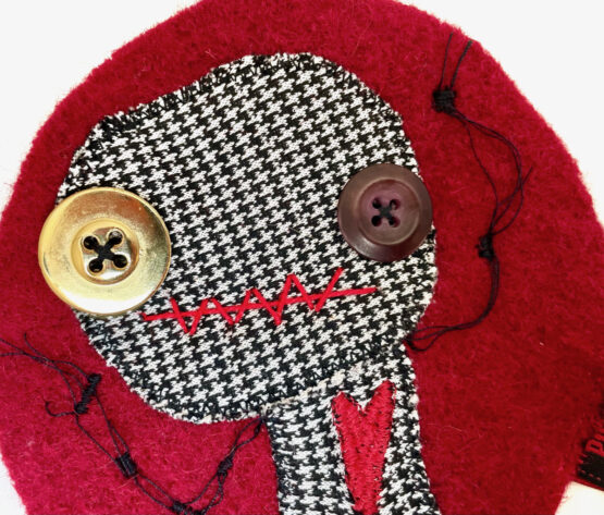 Patch monstre coeur brodé rouge – Image 3