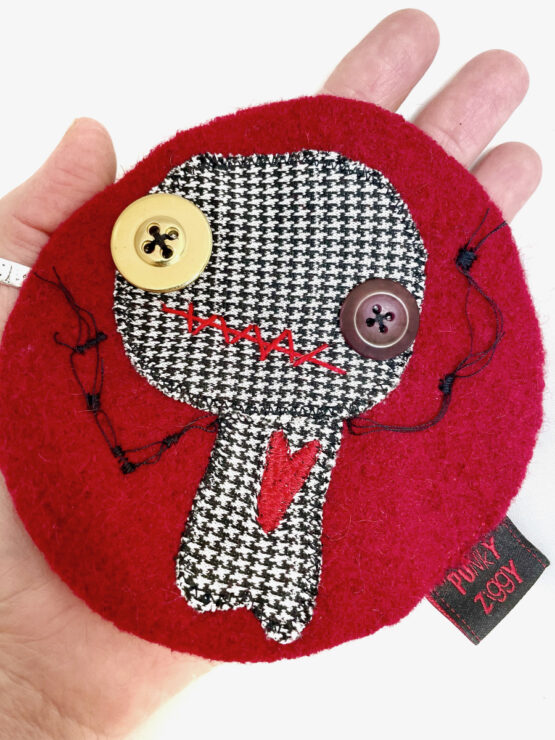 Patch monstre coeur brodé rouge