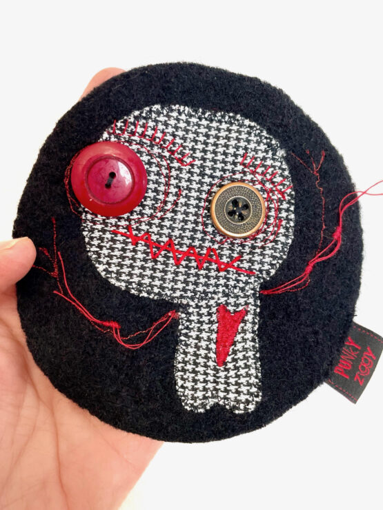 Patch monstre coeur brodé noir