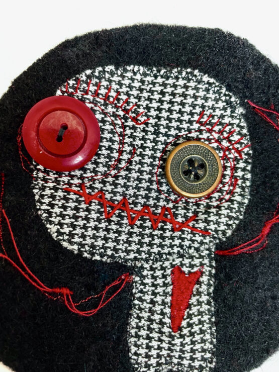 Patch monstre coeur brodé noir – Image 3