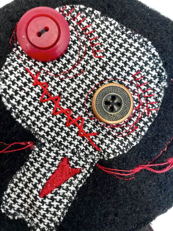 Patch monstre coeur brodé noir – Image 4